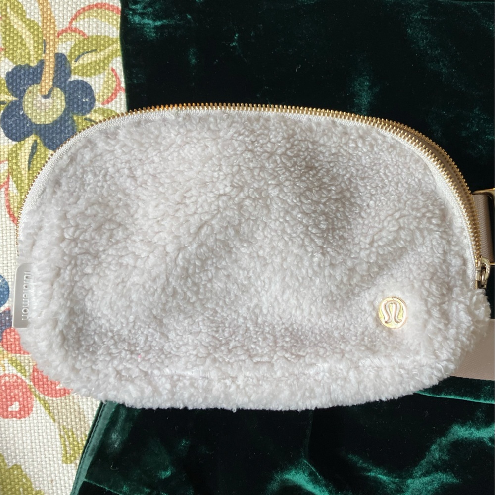 Lululemon Everywhere Belt Bag